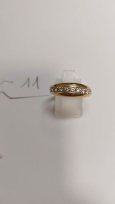 an image of a wedding ring with diamonds on it
