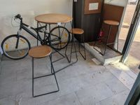 MANGE-DEBOUT et 3 tabourets