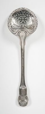 Cuillère à saupoudrer en argent, modèle filets et coquille. - Photo 1