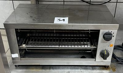 une photo d'un four grille-pain dans une cuisine