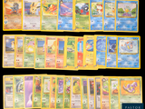 Plusieurs cartes Pokémon sont alignées sur un fond noir.
