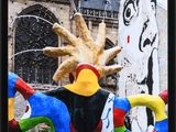 une statue représentant un homme avec un soleil sur la tête