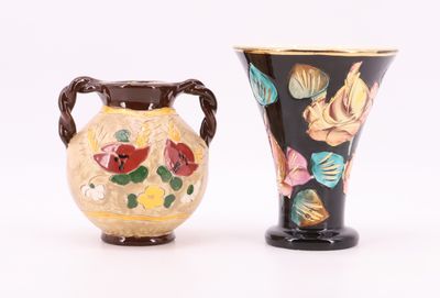 VALLAURIS Lot de deux pièces en faïence émaillée : un vase à…