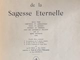 un vieux livre dont la couverture comporte une illustration en noir et blanc du titre