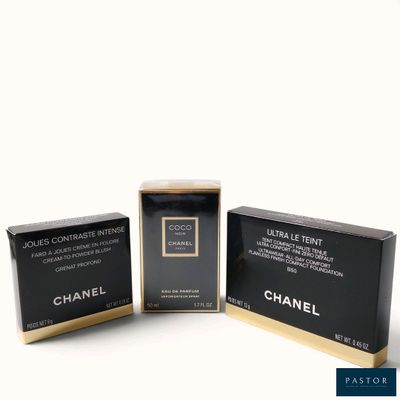 trois coffrets de parfum Chanel sur fond blanc