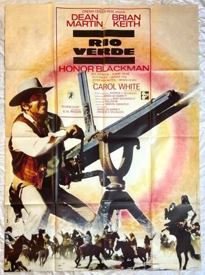 L'affiche du film « Verde » est représentée sur un drap blanc.