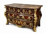 une commode avec un plateau en marbre sur fond blanc