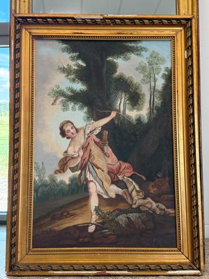 une photo d'un tableau accroché au mur près d'une fenêtre