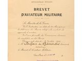 un vieux document sur lequel figure la photo d'un homme