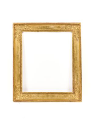 un cadre doré sur fond blanc