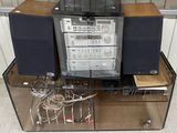 an image of a stereo system sitting on top of a table