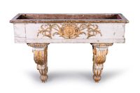 Jardinière en bois sculpté, laqué et doré à décor de feuilla…