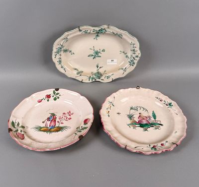 Petit plat creux en faïence en camaïeu vert 32 cm.