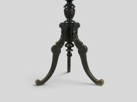 Guéridon tripode en bois noirci de style Napoléon III à plat… (photo 2)