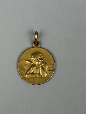 ORIA. Médaille de baptême en métal doré à décor d'un angelot…