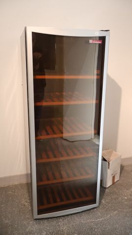 Cave à vin de marque La Sommelière. H 148 L 58 cm