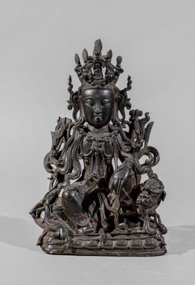 CHINE, XXe siècle Guanyin assise sur un lion bouddhique, dan… - Photo 1