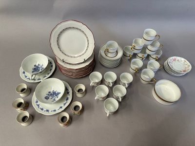 LOT VAISSELLE DIVERS Comprenant : parties de service à café …