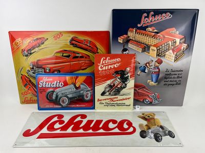 un grand nombre de jouets posés sur une table
