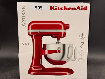 emballage d'un robot pâtissier KitchenAid rouge posé sur une table