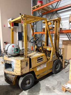 un chariot à gaz KOMATSU FG15-12 n°110672 - en panne / démonté - vendu - Photo 1