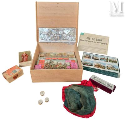 une boîte en bois remplie d'objets de toutes sortes