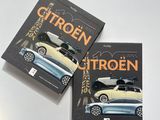deux livres posés sur une table