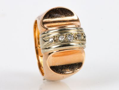 Bague "Tank" en or centrée d'une ligne de diamants. Poids brut : 8,7 g - Photo 1