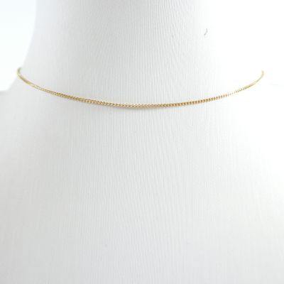 un collier à chaîne en or sur un mannequin mannequin mannequin mannequin mannequin mannequin mannequin mannequin mannequin mannequin