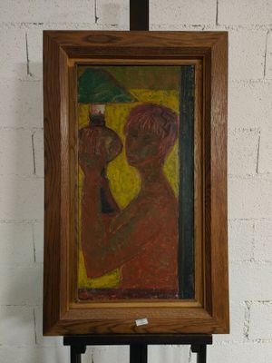une peinture à l'huile représentant un homme tenant une bouteille sur un chevalet en bois