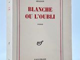 la couverture d'un livre avec une écriture en rouge