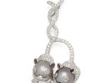 paire de boucles d'oreilles en perles et diamants, signée Van Cleef