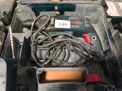 une photo d'une boîte à outils contenant de nombreux outils