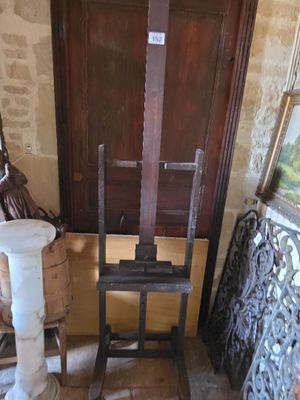 a chair that is sitting in front of a painting