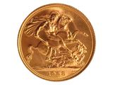 une pièce d'or à l'effigie d'un homme à cheval