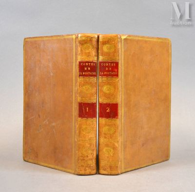 deux livres posés l'un sur l'autre sur une table