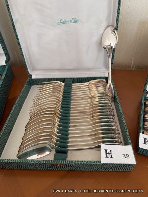 a lot of spoons and spoons in a box
