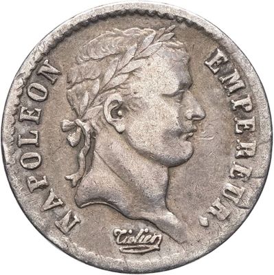 gros plan d'une pièce de monnaie sur laquelle figure une tête d'homme