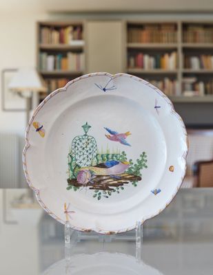 a plate that has a bird on it sitting on a table
