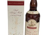 l'image d'une bouteille de whisky posée à côté d'une boîte