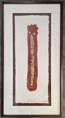 photo encadrée représentant un objet marron sur fond blanc