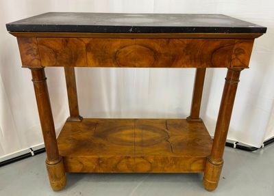 Console en bois de placage. Dessus marbre.