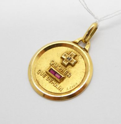 une image représentant une pièce d'or avec une pierre rose au centre