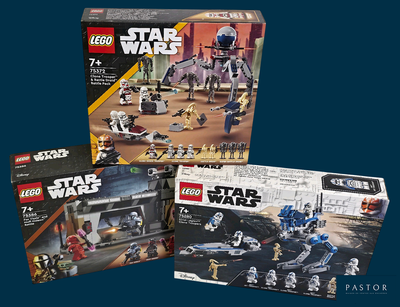 Trois coffrets Lego Star Wars sont présentés dans une boîte sur fond bleu