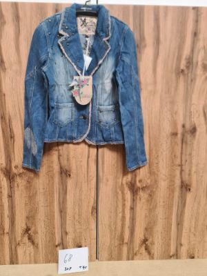 Lot de 30 vestes femme en jean ? Taille 40 avec broderies et…