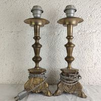 Paire de bougeoirs en laiton, tripodes montés en lampe. (photo 2)