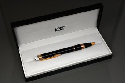 Montblanc - Stylo bille modèle Starwalker en résine noire et…
