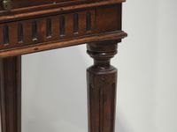 Chevet rectangulaire en bois mouluré ouvrant par un vantail … (photo 4)