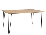 une table en bois avec des pieds en épingle à cheveux noirs sur fond blanc