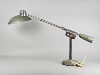 an image of a desk lamp with a cord attached to it